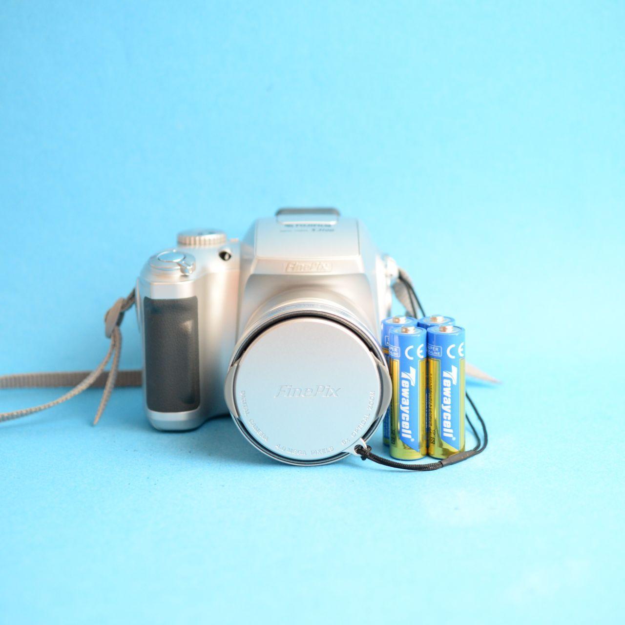 Fujifilm FinePix S3100 Digital Camera | 4.0MP | Tested & Working 