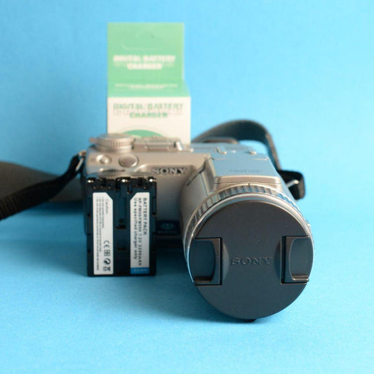 Sony Cyber-shot DSC-F707 Digital Camera | 5.0MP | Tested & Working | Silver