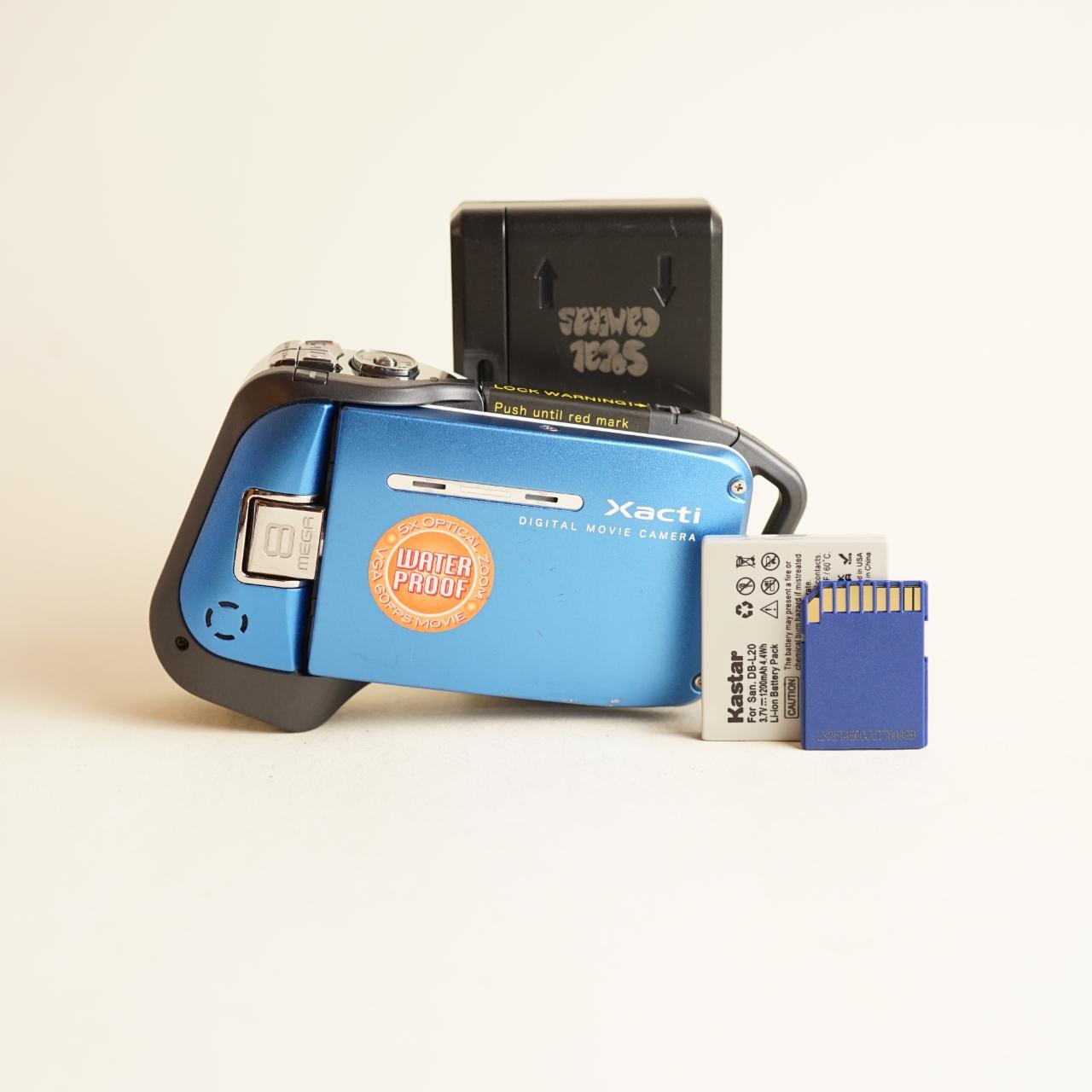 Sanyo VPC-E2 Waterproof Digital Camcorder | 8MP | Tested & Working | White & Blue