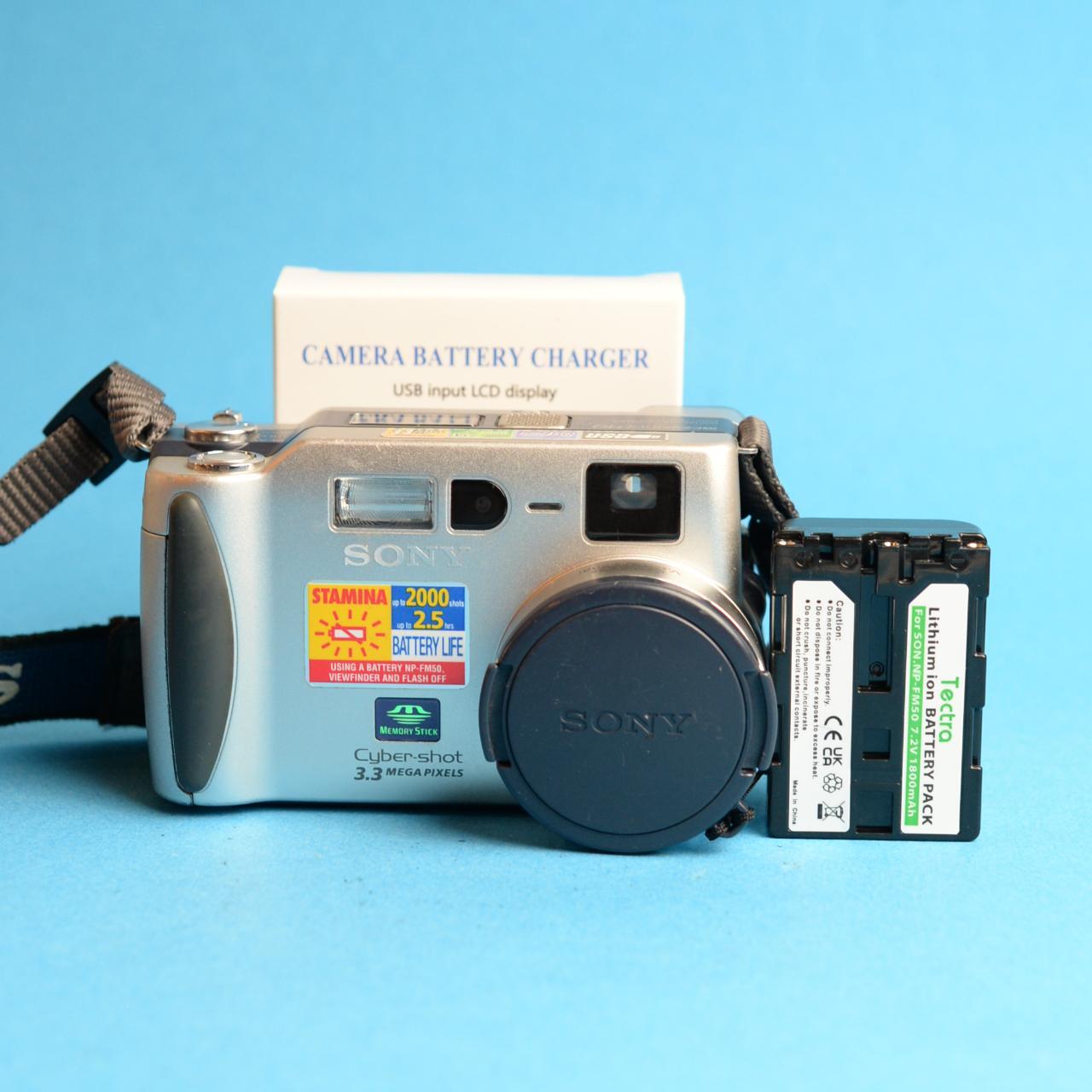 Sony Cyber-Shot DSC-S70 Digital Camera | 3.3MP | Tested & Working | Silver