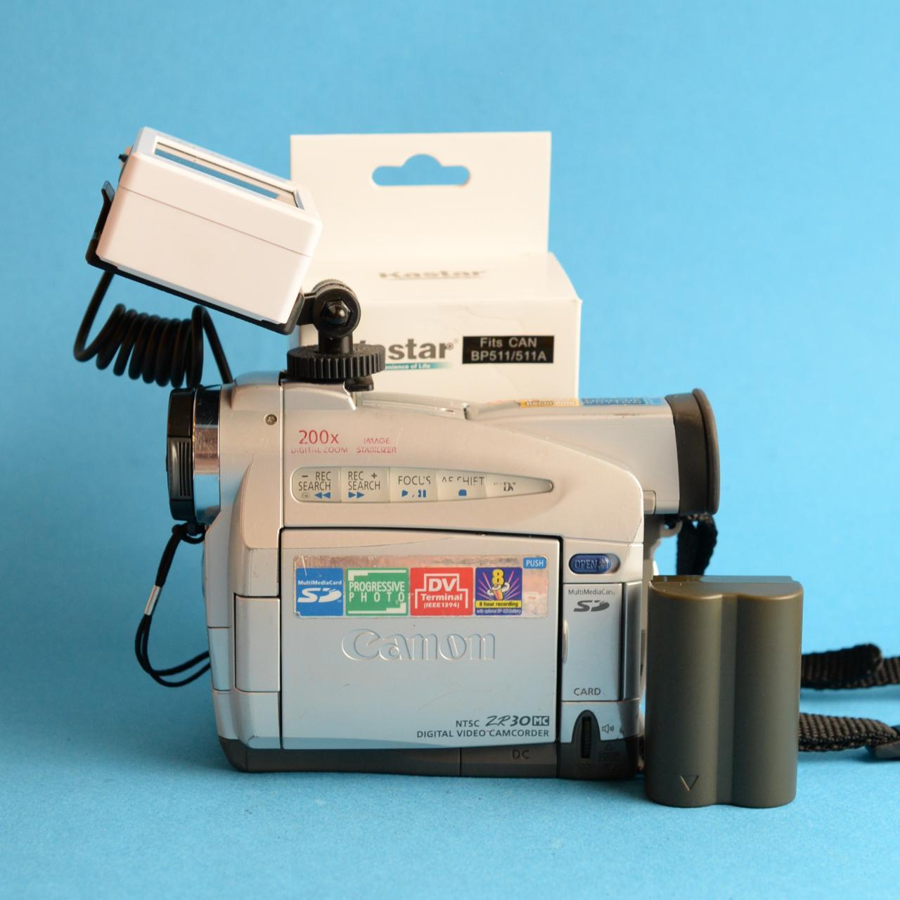Canon ZR30 Digital Camcorder with Tapeless Accessories | Camcorder | Tested & Working | Silver