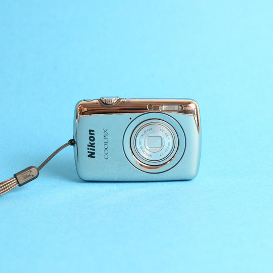 Nikon Coolpix S01 Digital Camera | 10.1MP | Tested & Working | Silver