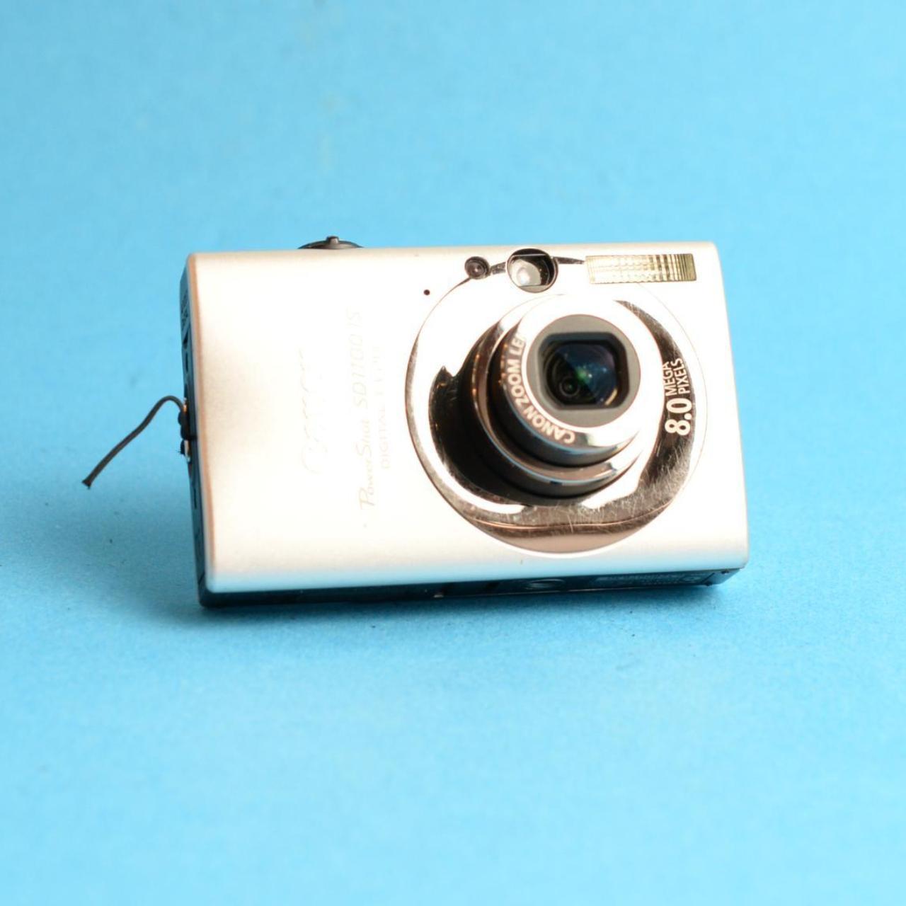 Canon PowerShot SD1100 IS Digital Camera | 8MP | Tested & Working | Silver