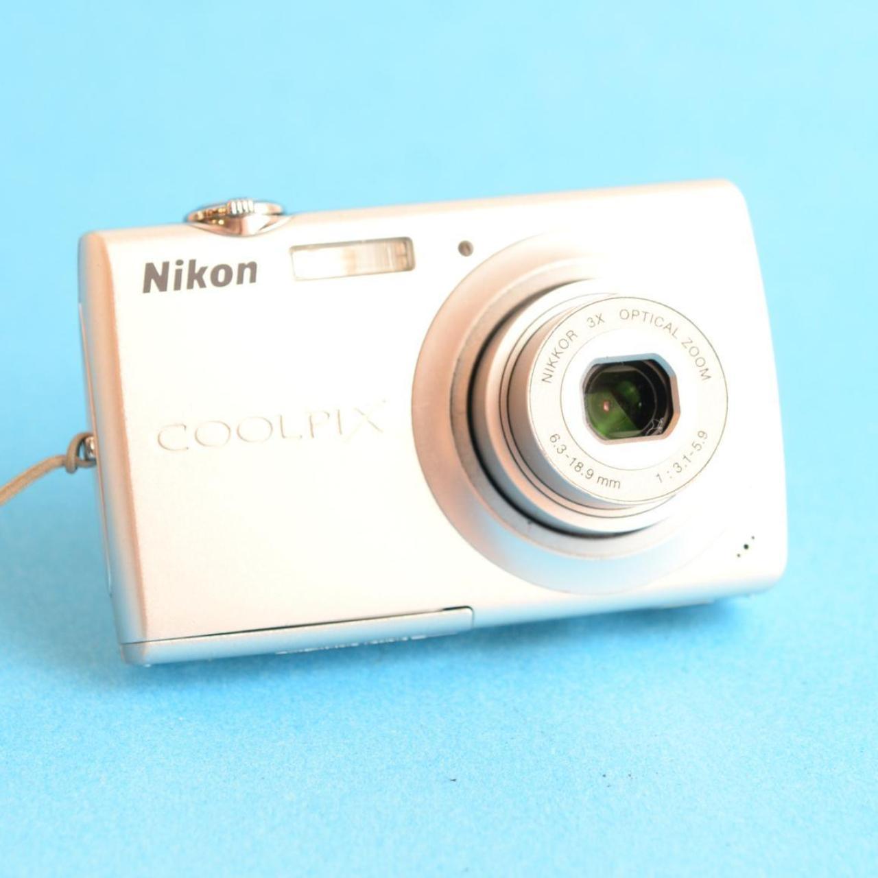 Nikon Coolpix S203 Digital Camera | 10MP | Tested & Working | Silver