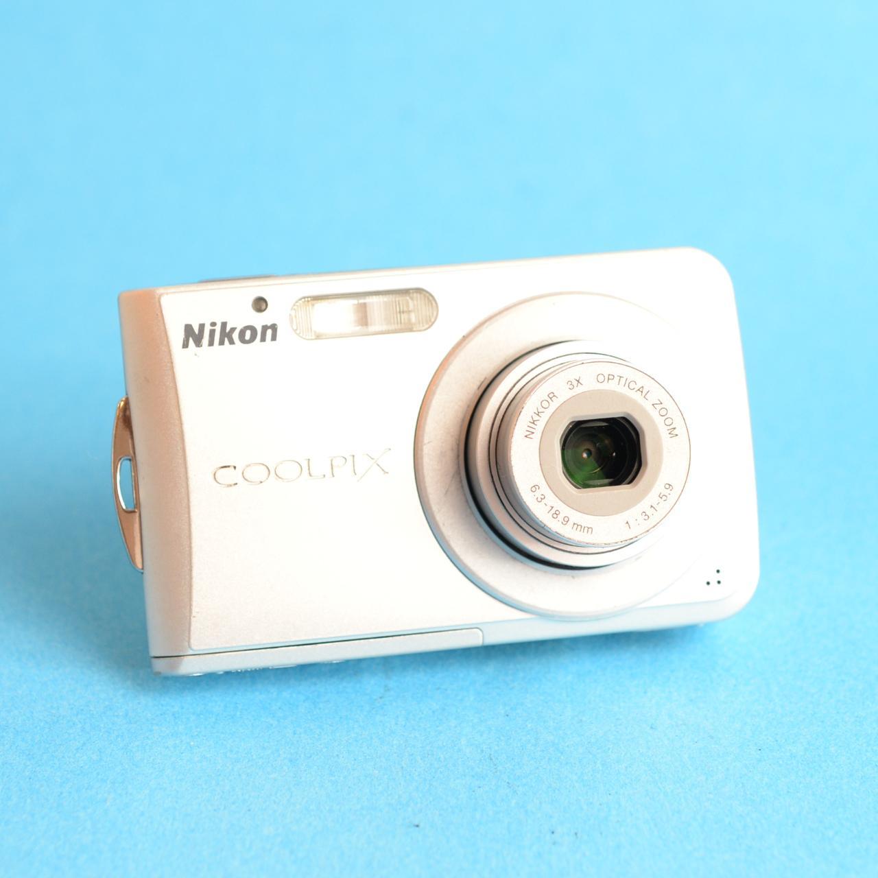 Nikon Coolpix S202 Digital Camera | 10MP | Read Description | Silver