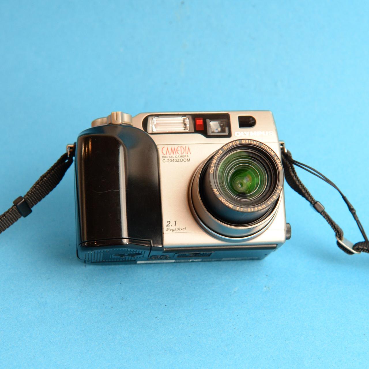 Olympus Camedia C-2040 Zoom Digital Camera | 2.1MP | Tested & Working | Silver & Black