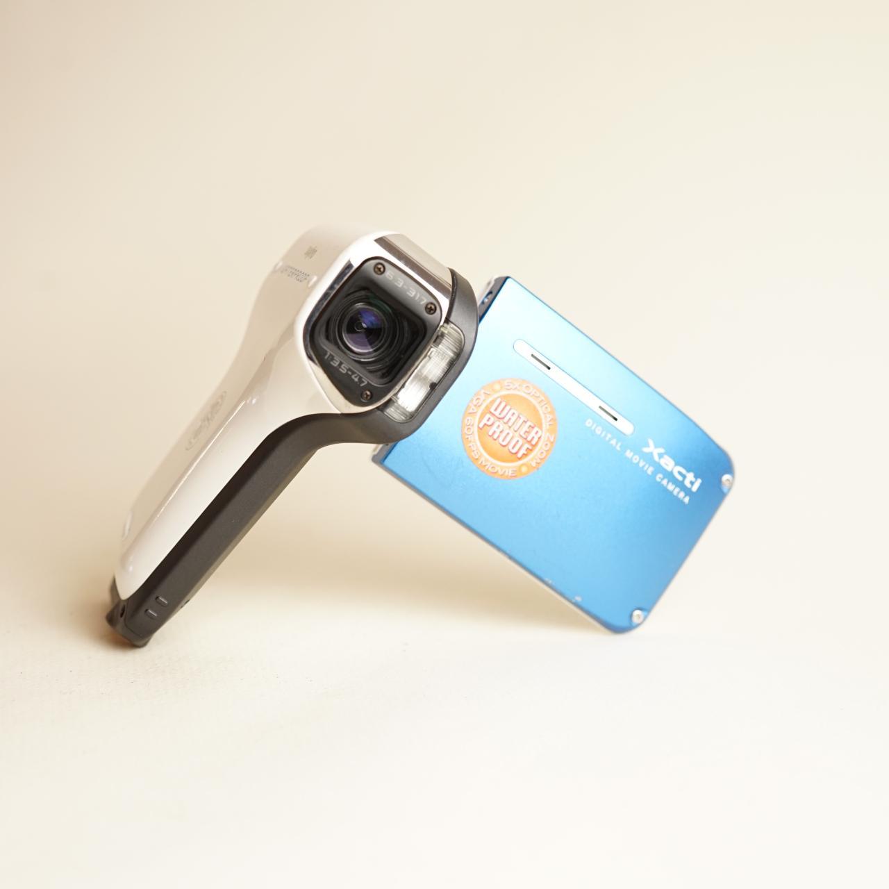 Sanyo VPC-E2 Waterproof Digital Camcorder | 8MP | Tested & Working | White & Blue
