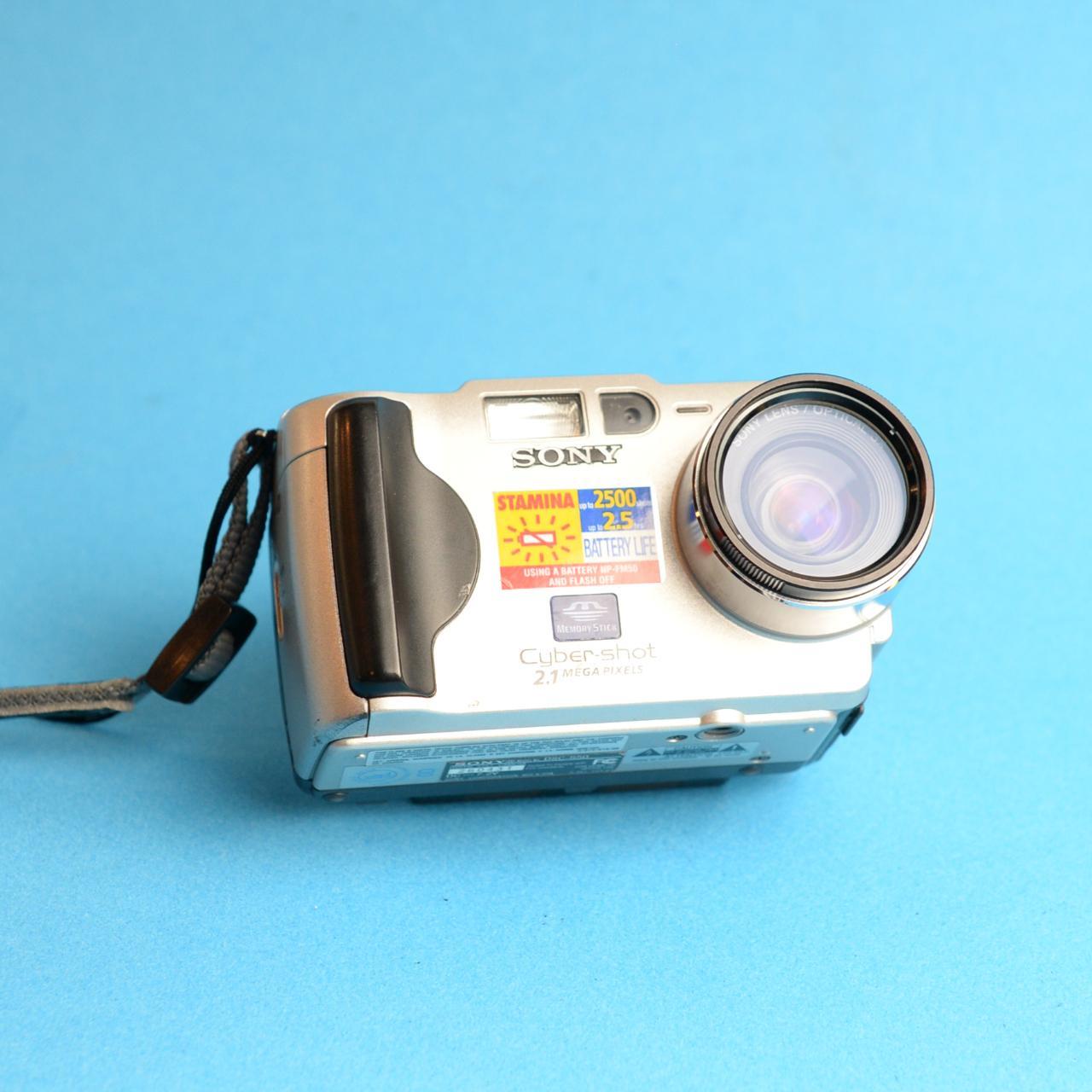 Sony Cyber-shot DSC-S50 Digital Camera | 2.1MP | Tested & Working | Silver