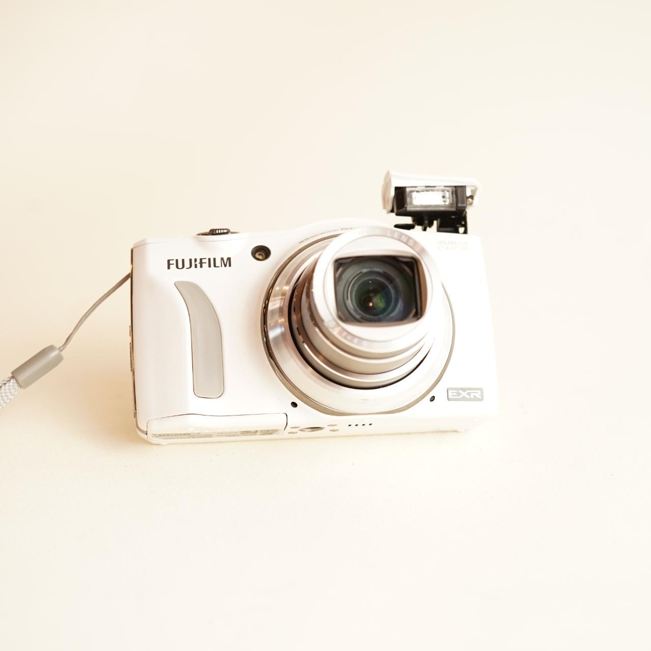 Fujifilm FinePix F850 EXR Digital Camera | 16MP | Tested & Working | White
