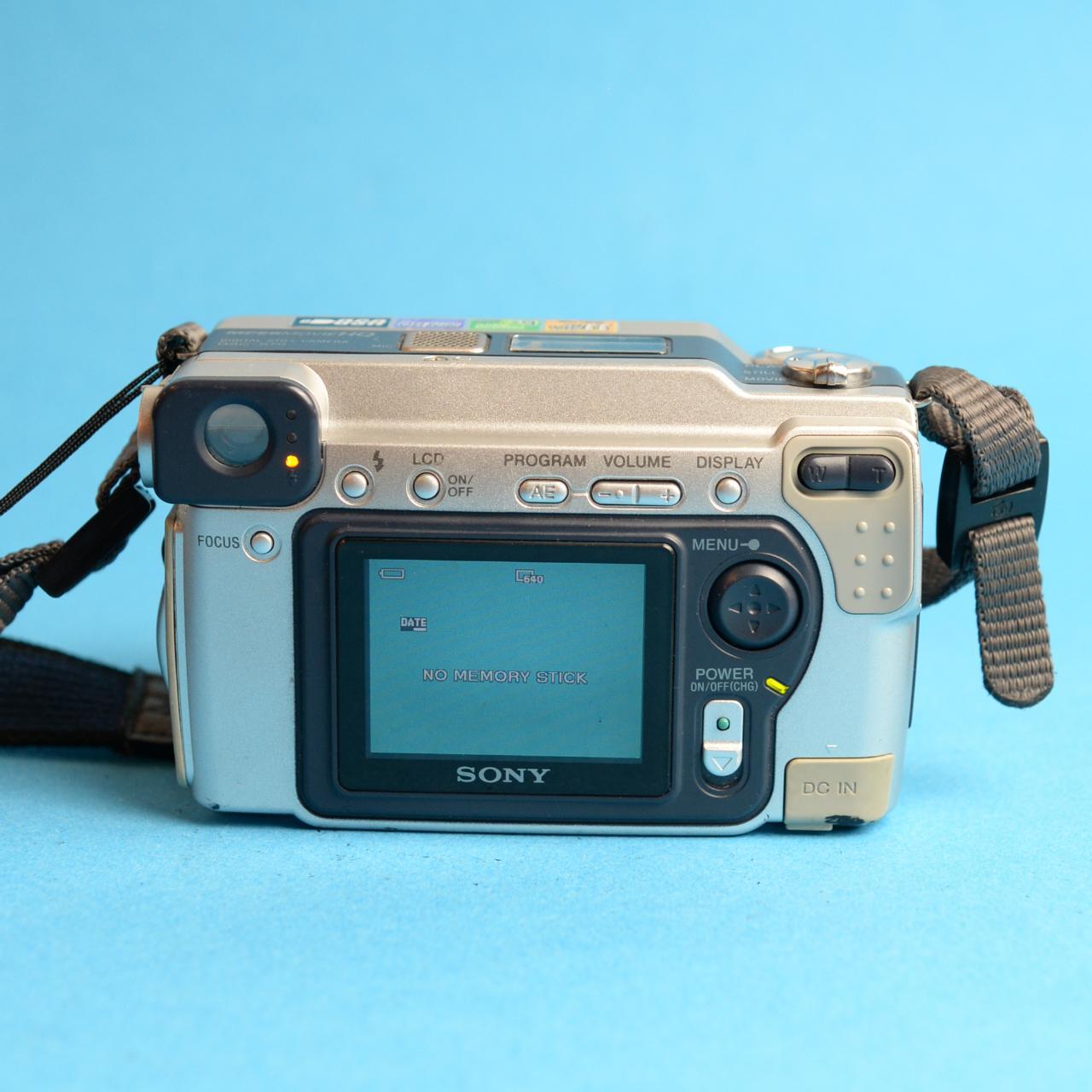 Sony Cyber-Shot DSC-S70 Digital Camera | 3.3MP | Tested & Working | Silver