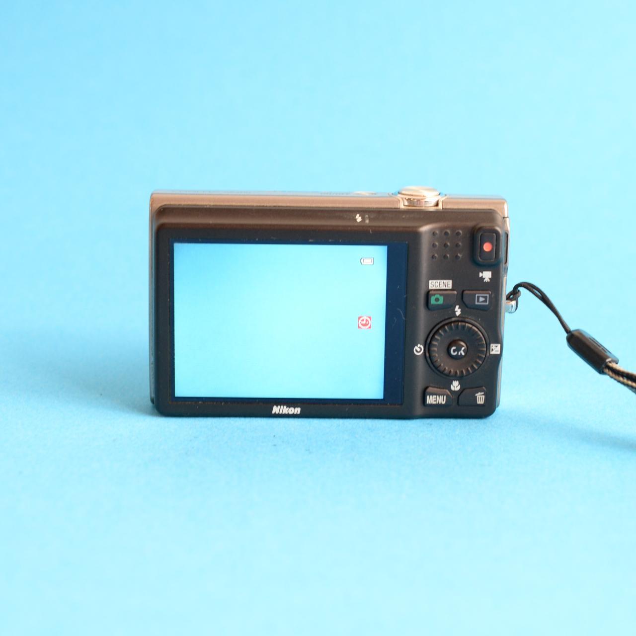 Nikon Coolpix S6200 Digital Camera | 16MP | Tested & Working | Silver