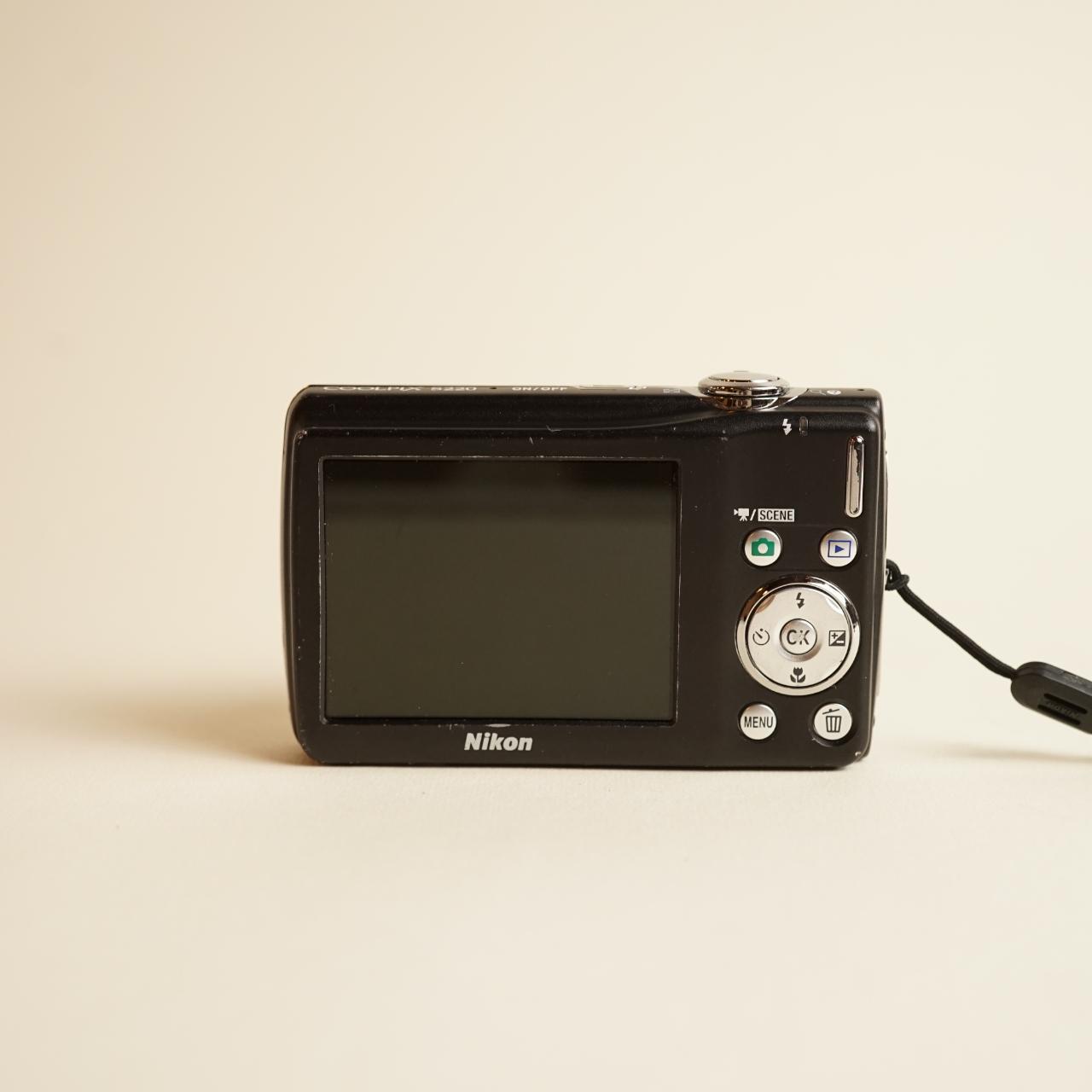 Nikon Coolpix S220 Digital Camera | 10MP | Tested & Working | Black