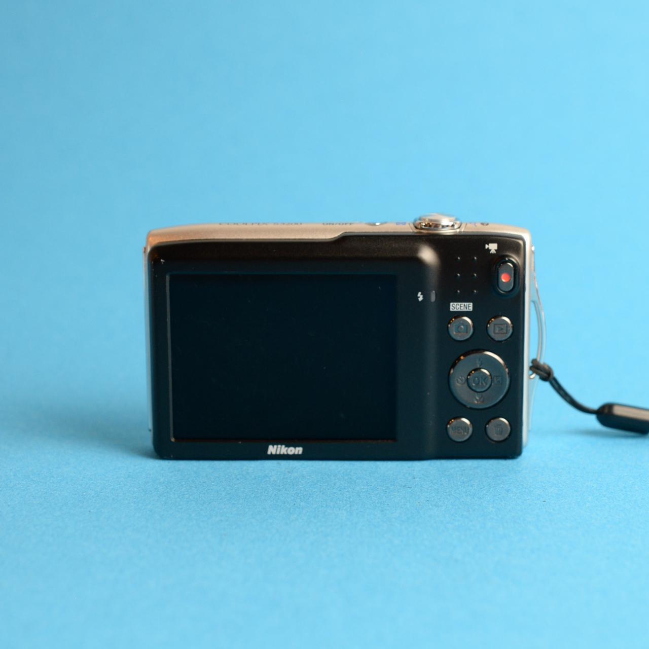 Nikon Coolpix S3200 Digital Camera | 16MP | Tested & Working | Silver