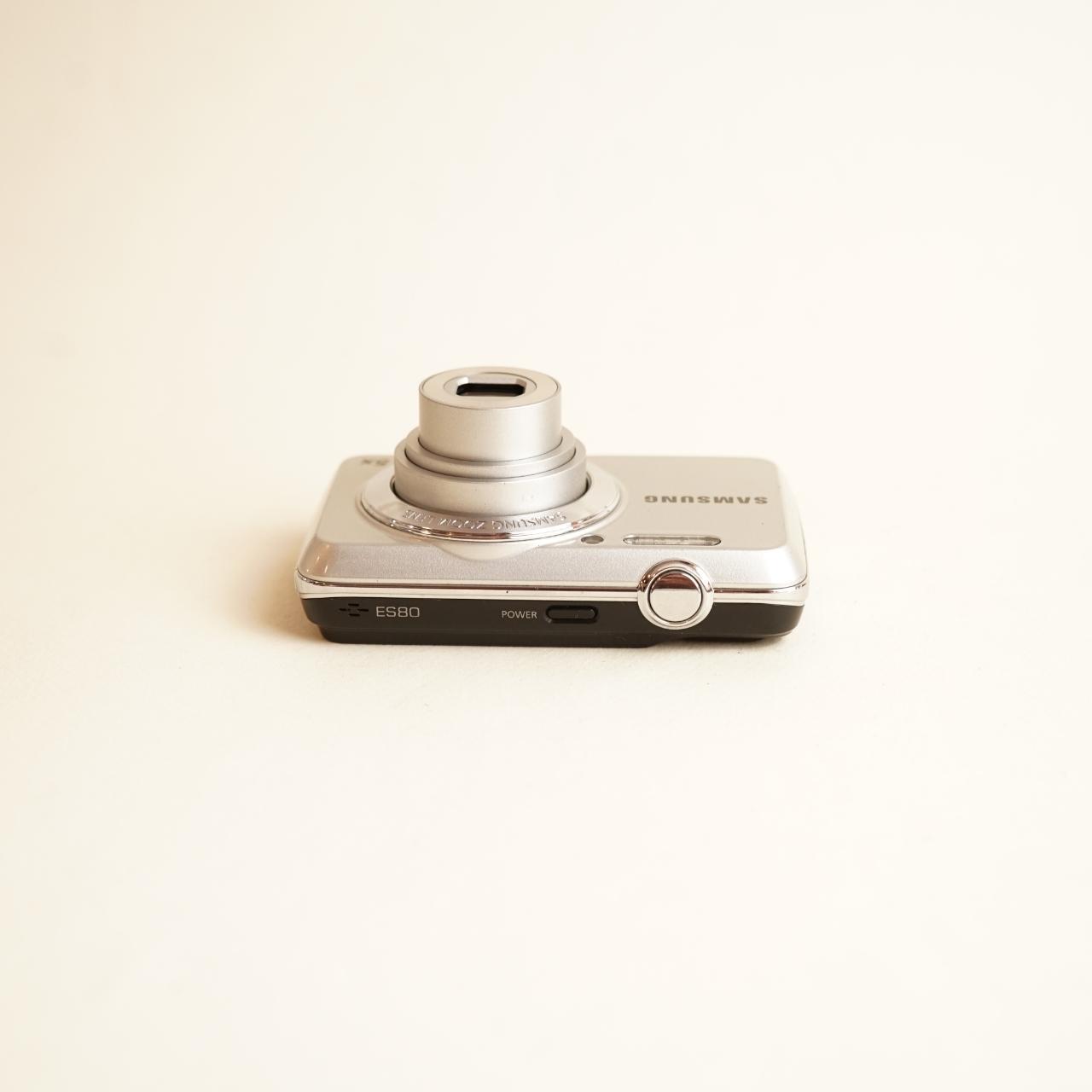 Samsung ES80 Digital Camera | 12.2MP | Read Description | Silver