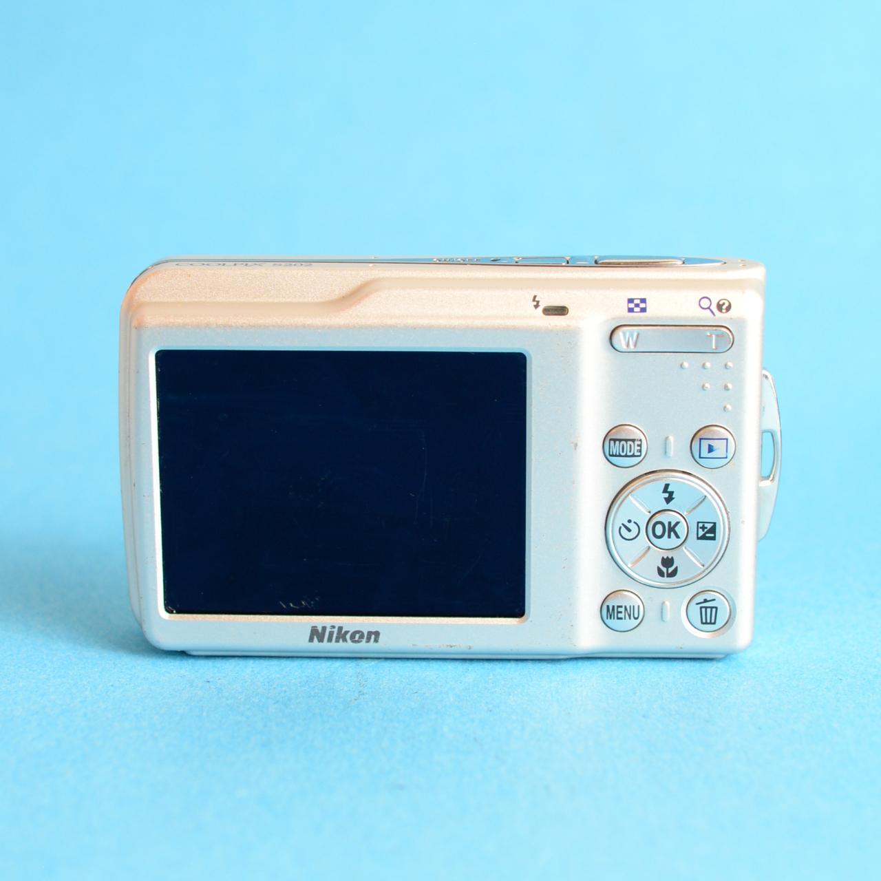 Nikon Coolpix S202 Digital Camera | 10MP | Read Description | Silver