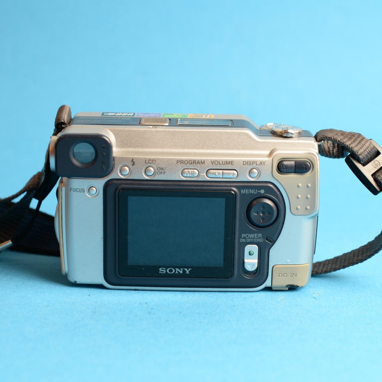Sony Cyber-Shot DSC-S70 Digital Camera | 3.3MP | Tested & Working | Silver