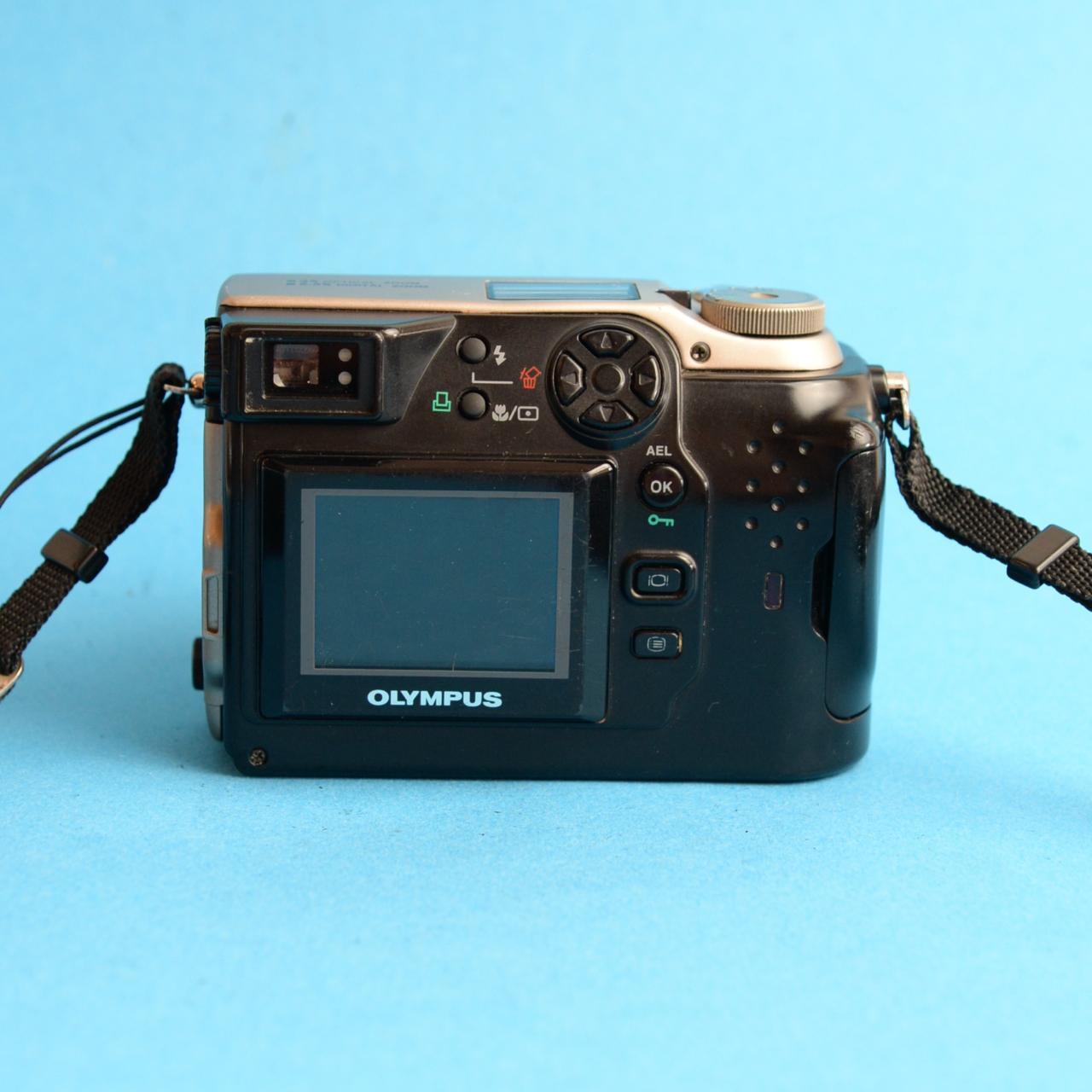Olympus Camedia C-2040 Zoom Digital Camera | 2.1MP | Tested & Working | Silver & Black