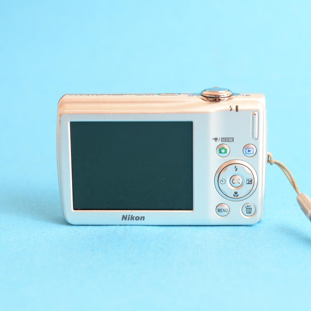 Nikon Coolpix S203 Digital Camera | 10MP | Tested & Working | Silver