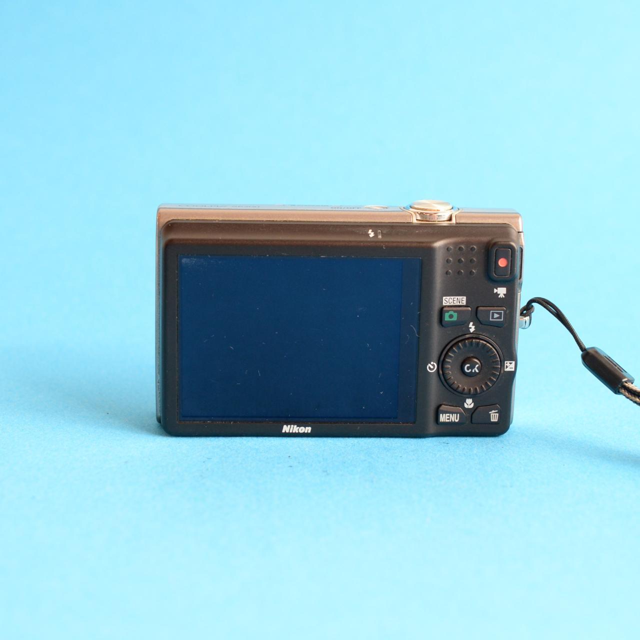 Nikon Coolpix S6200 Digital Camera | 16MP | Tested & Working | Silver