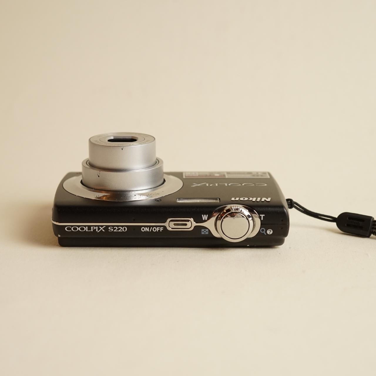 Nikon Coolpix S220 Digital Camera | 10MP | Tested & Working | Black