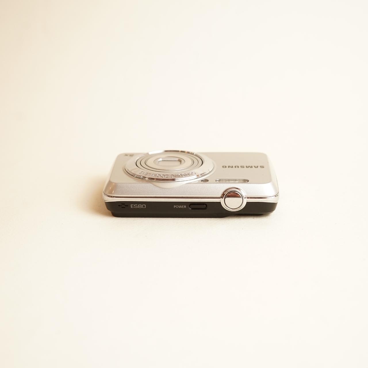 Samsung ES80 Digital Camera | 12.2MP | Read Description | Silver