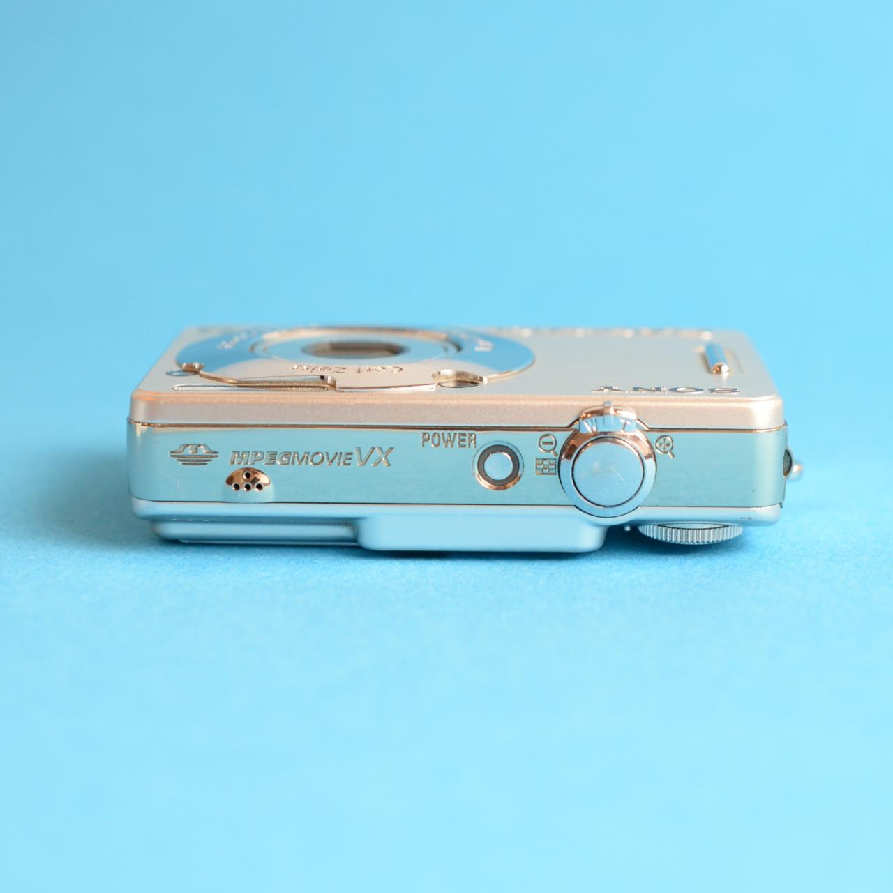 Sony Cyber-shot DSC-W70 Digital Camera | 7.2MP | Tested & Working | Silver