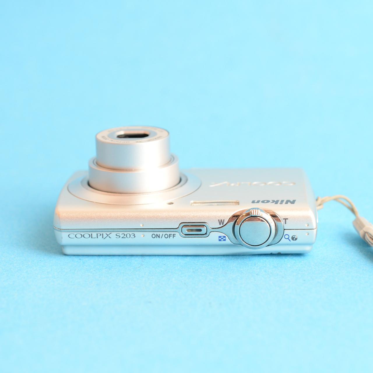 Nikon Coolpix S203 Digital Camera | 10MP | Tested & Working | Silver