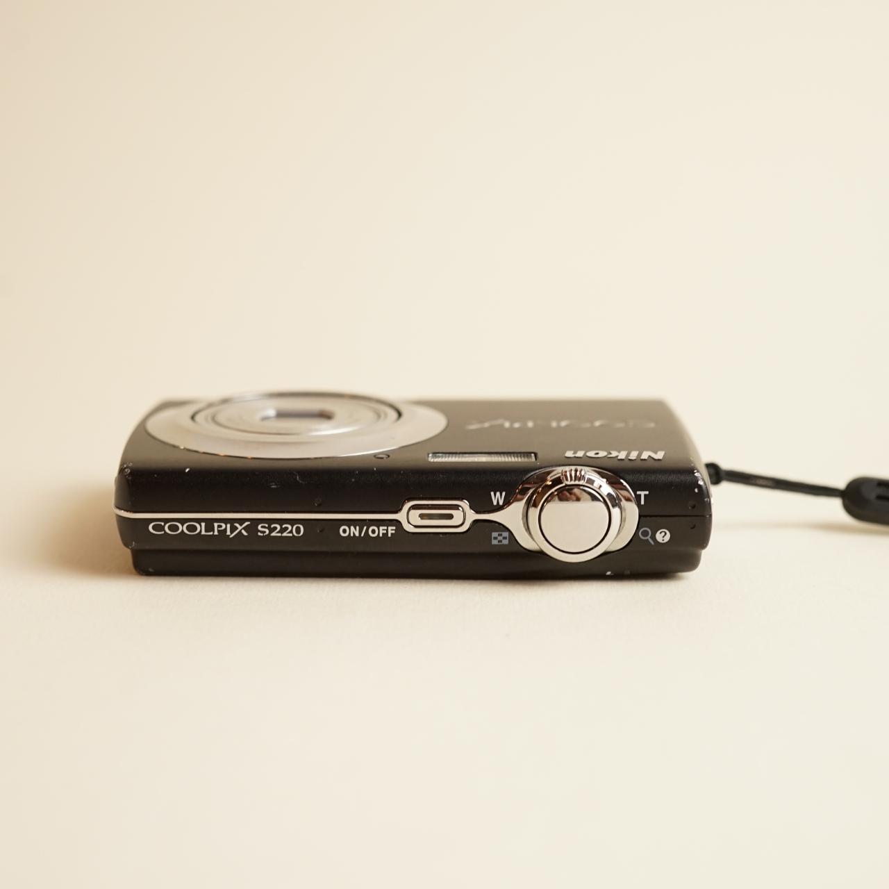 Nikon Coolpix S220 Digital Camera | 10MP | Tested & Working | Black