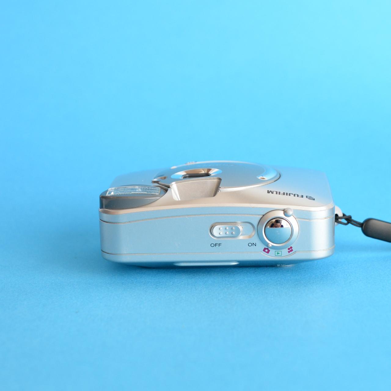 Fujifilm FinePix A201 | 2MP Digital camera | Silver