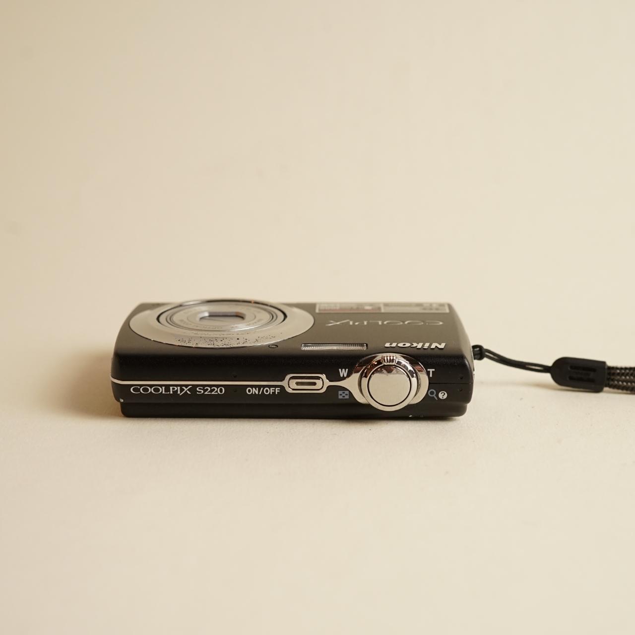 Nikon Coolpix S220 Digital Camera | 10MP | Tested & Working | Black