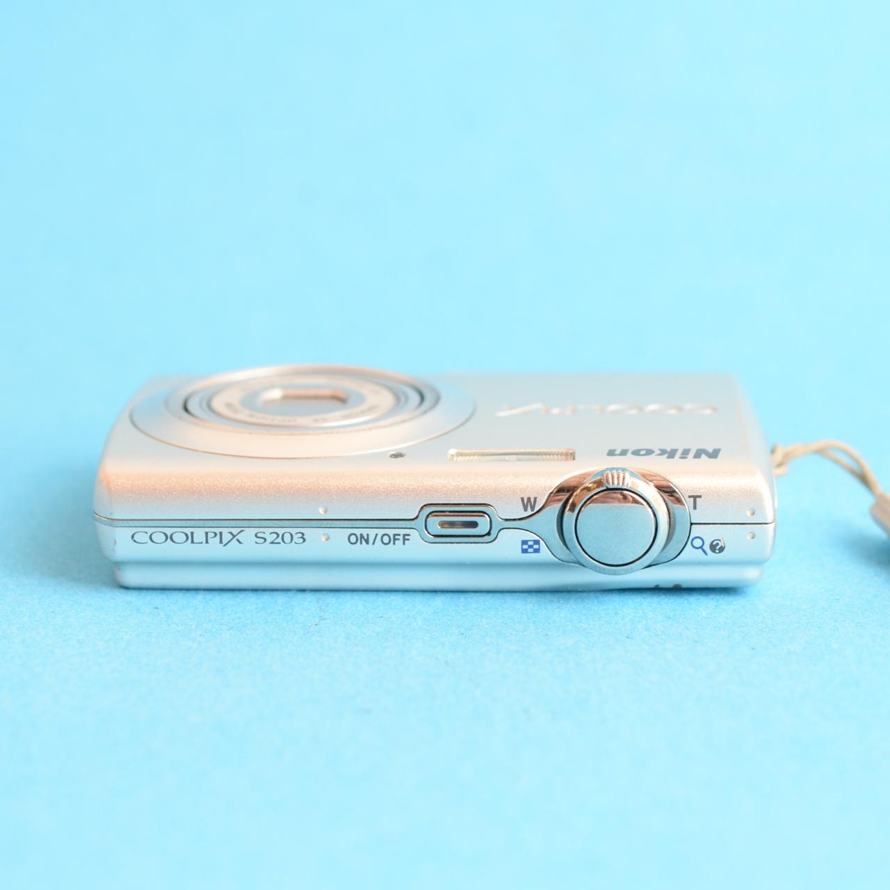 Nikon Coolpix S203 Digital Camera | 10MP | Tested & Working | Silver