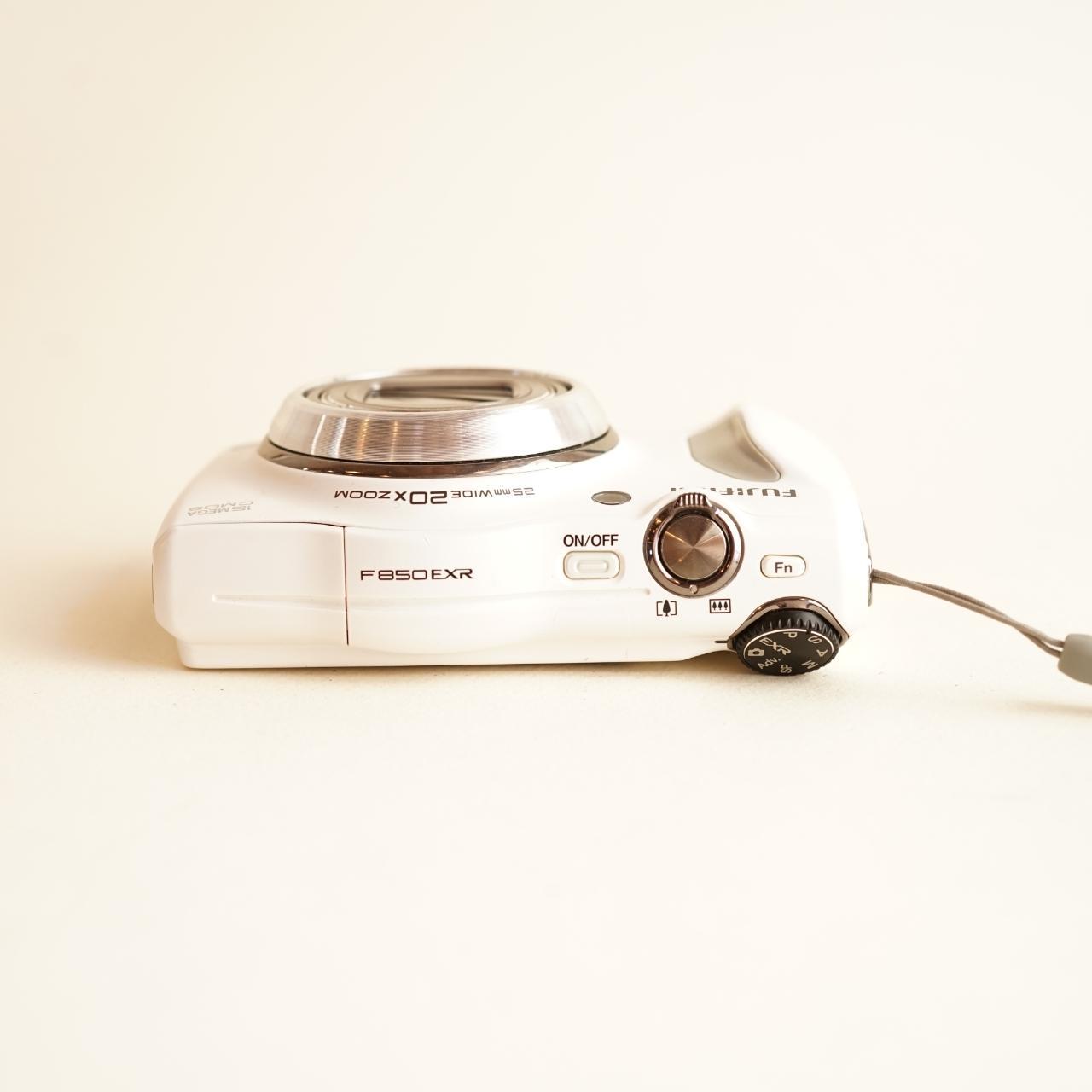 Fujifilm FinePix F850 EXR Digital Camera | 16MP | Tested & Working | White