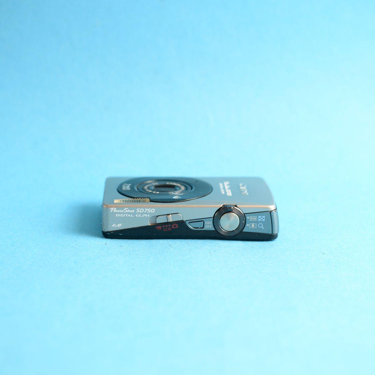 Canon PowerShot SD750 Digital Camera | 7.1MP | Tested & Working | Silver & Black