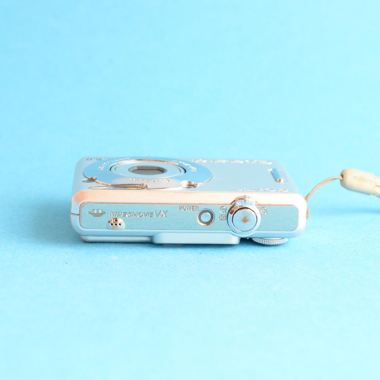 Sony Cyber-shot DSC-W30 Digital Camera | 6MP | Read Description | Silver
