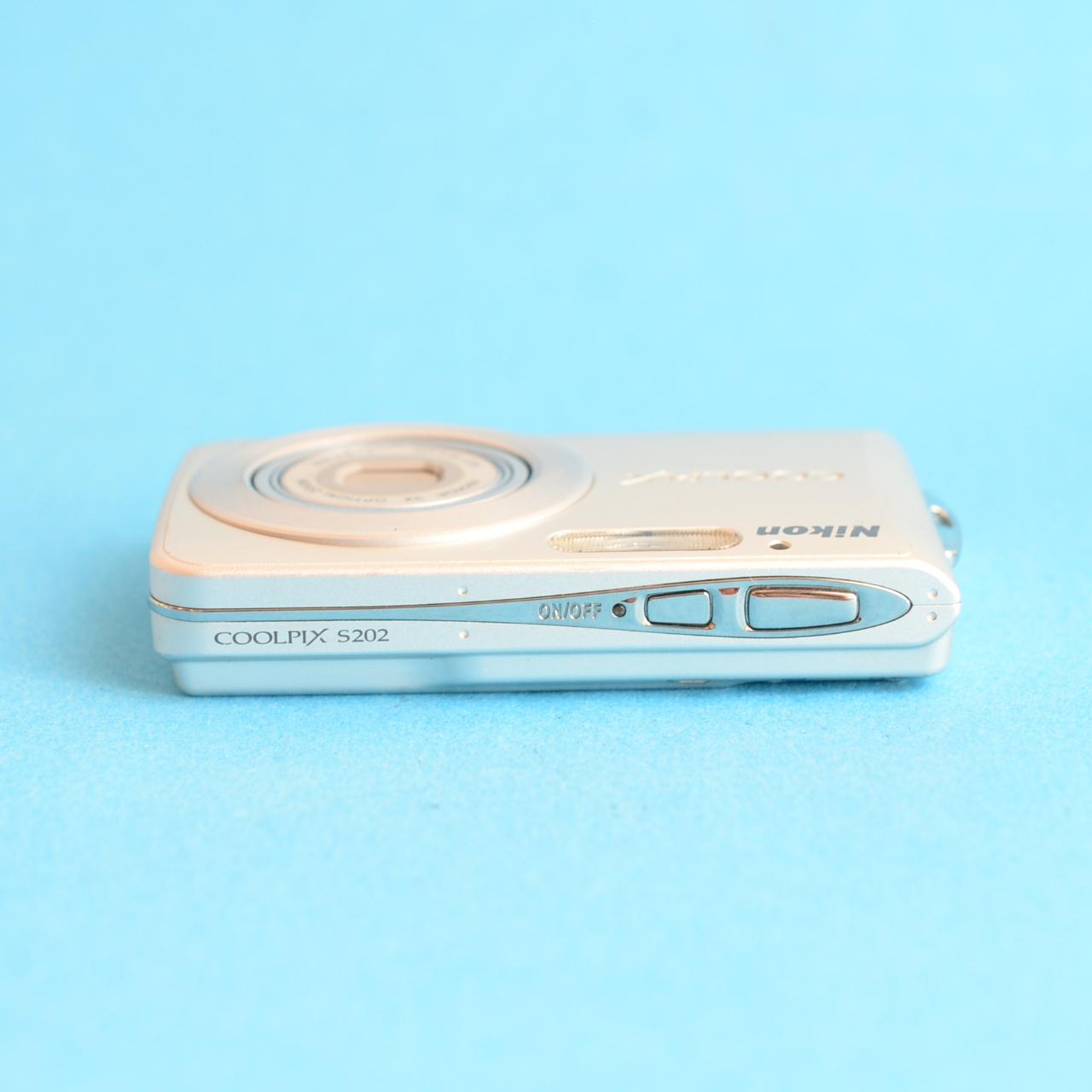 Nikon Coolpix S202 Digital Camera | 10MP | Read Description | Silver