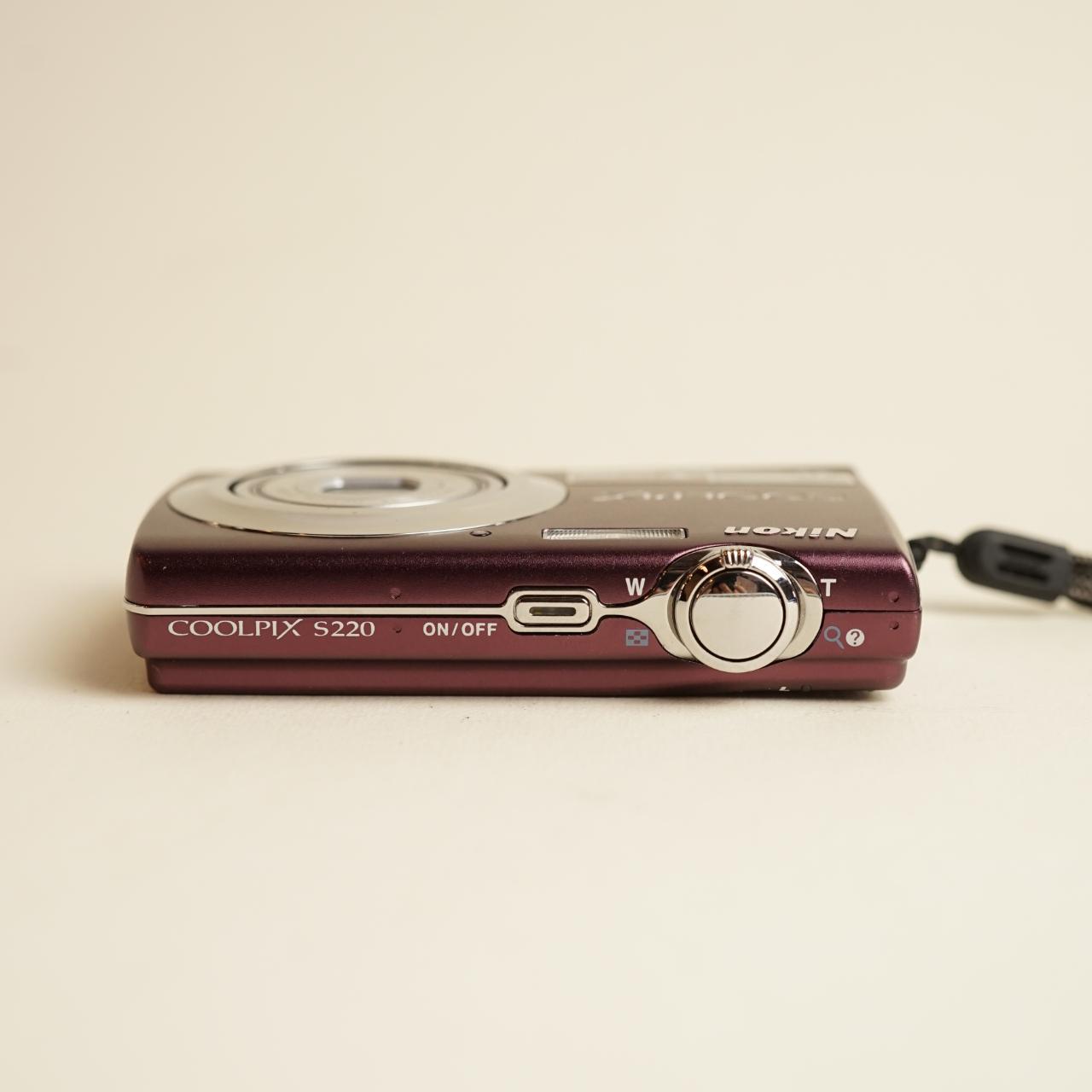 Nikon Coolpix S220 Digital Camera | 10MP | Tested & Working | Maroon