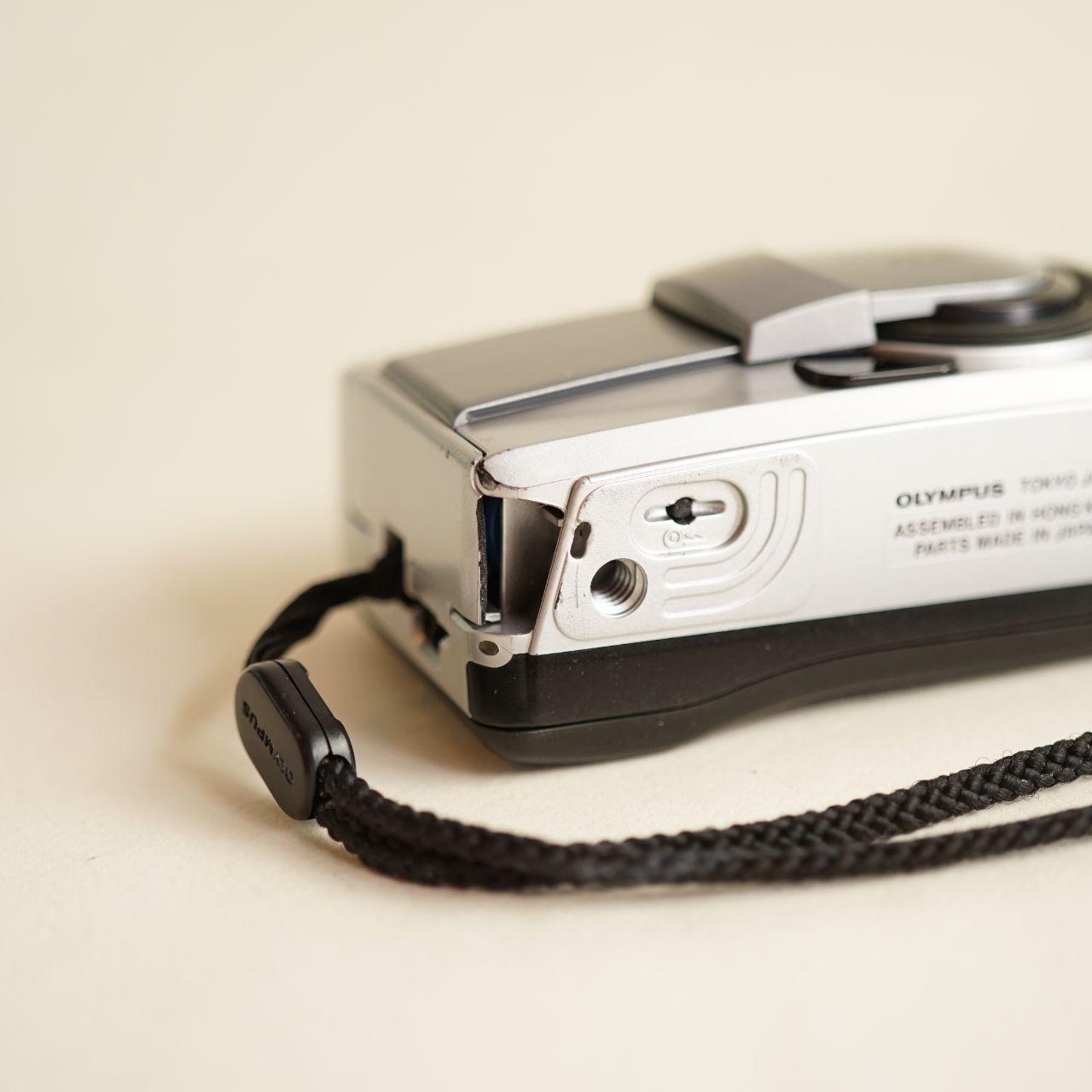 Olympus SuperZoom 105R Film Camera | 35mm Point & Shoot | Tested & Working | Silver