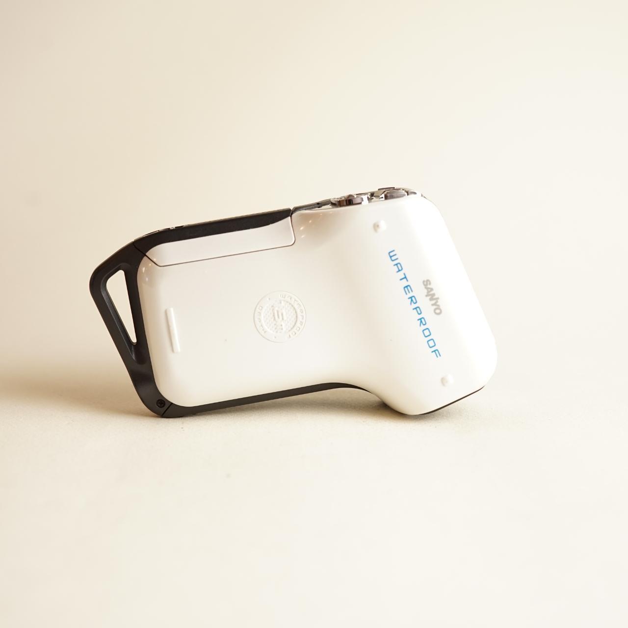Sanyo VPC-E2 Waterproof Digital Camcorder | 8MP | Tested & Working | White & Blue