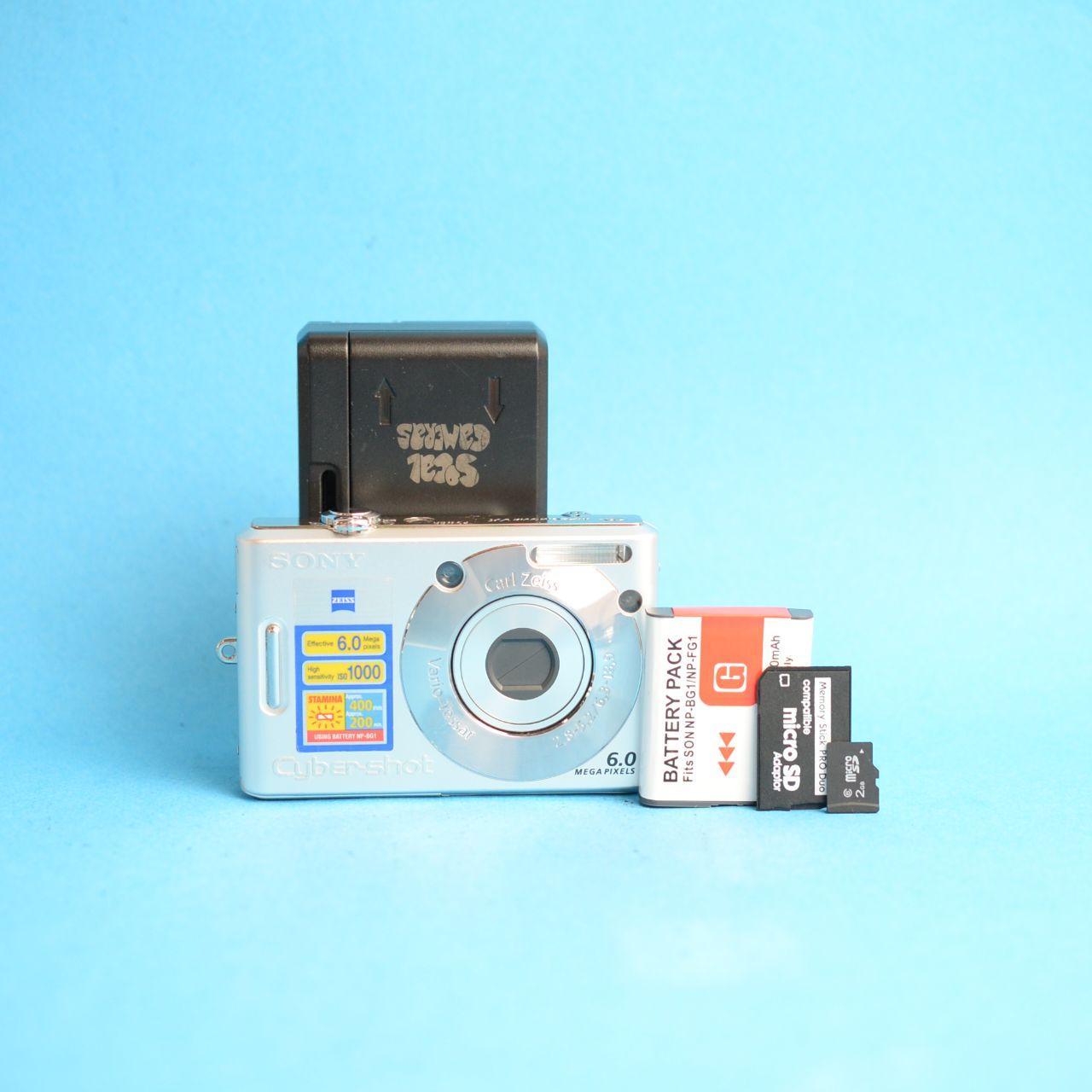 Sony Cyber-shot DSC-W30 Digital Camera | 6.0MP | Tested & Working | Silver