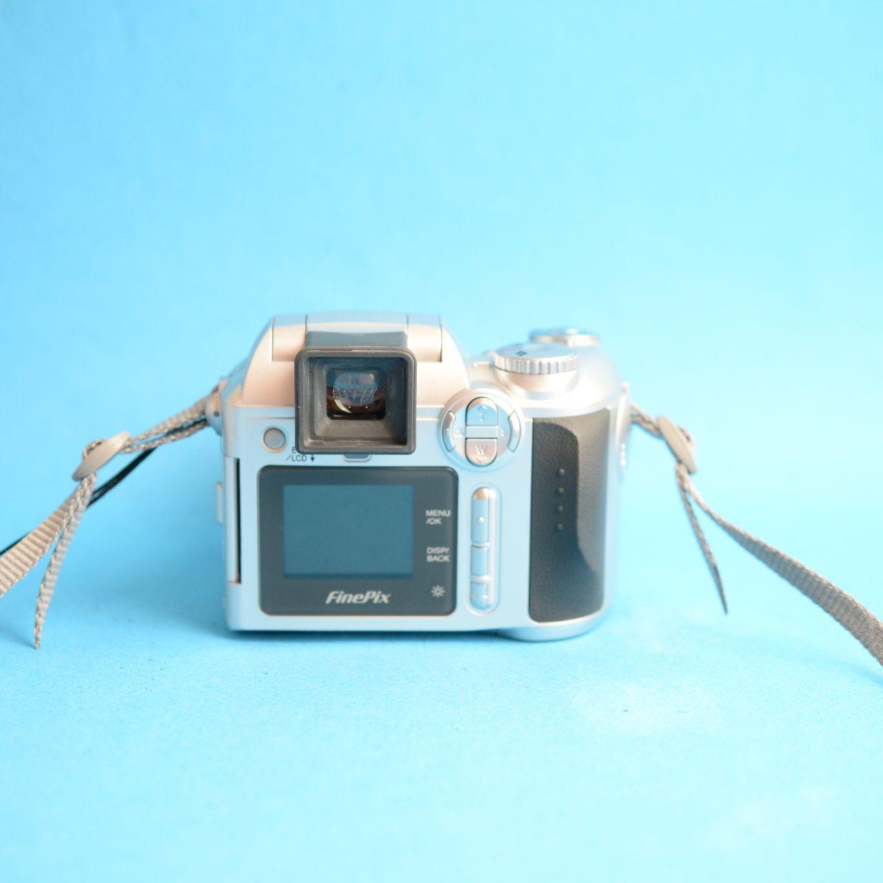 Fujifilm FinePix S3100 Digital Camera | 4.0MP | Tested & Working | Silver