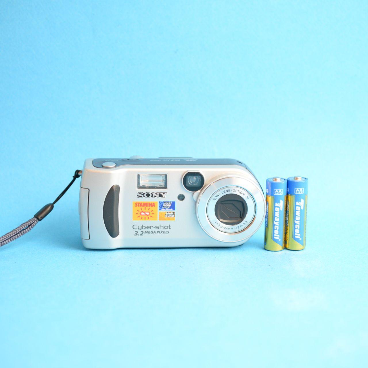 Sony Cyber-shot DSC-P71 Digital Camera | 3.2MP | Tested & Working | Silver