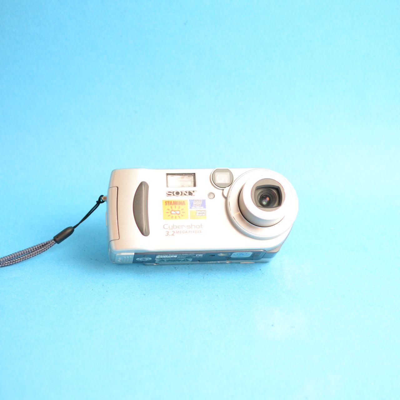 Sony Cyber-shot DSC-P71 Digital Camera | 3.2MP | Tested & Working | Silver