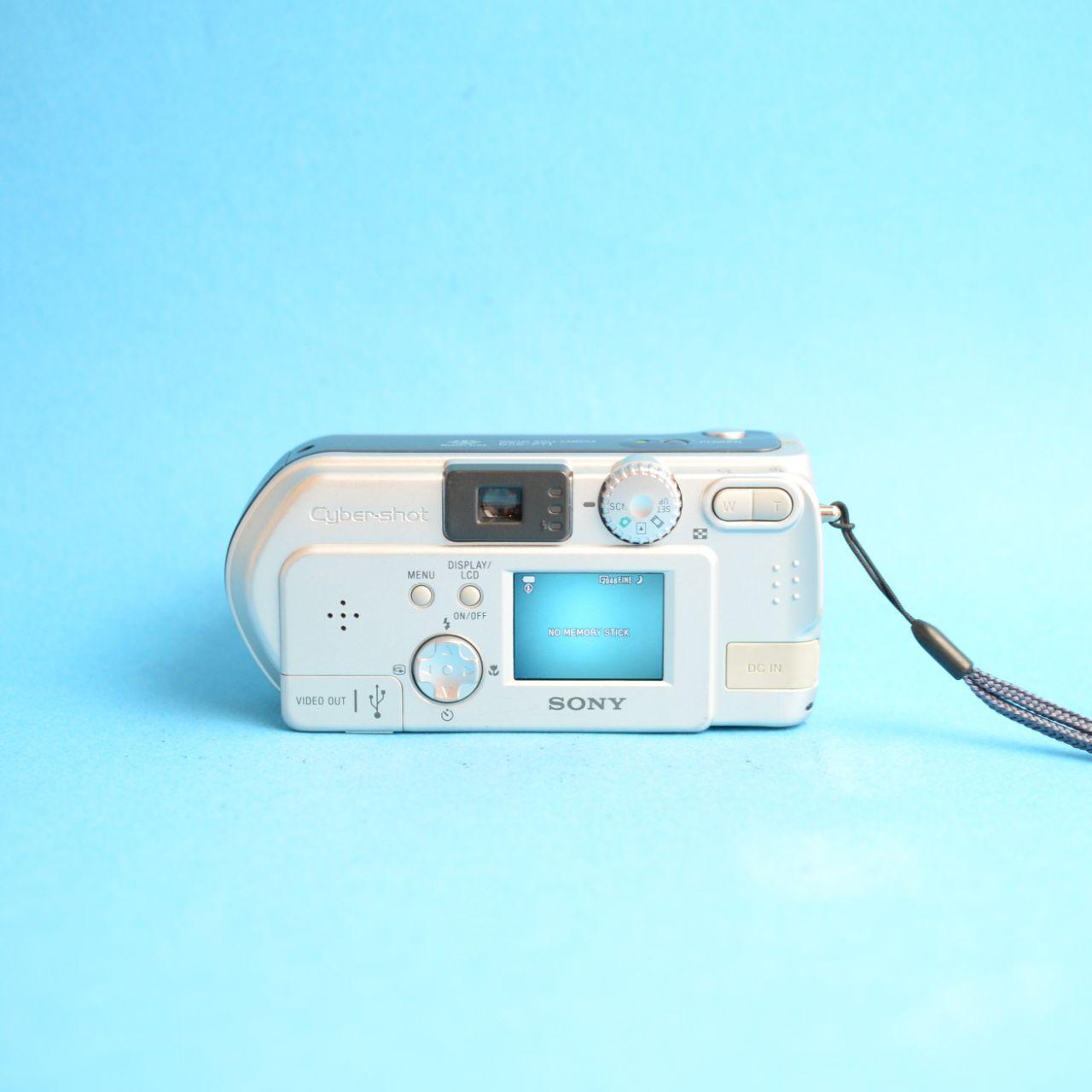 Sony Cyber-shot DSC-P71 Digital Camera | 3.2MP | Tested & Working | Silver