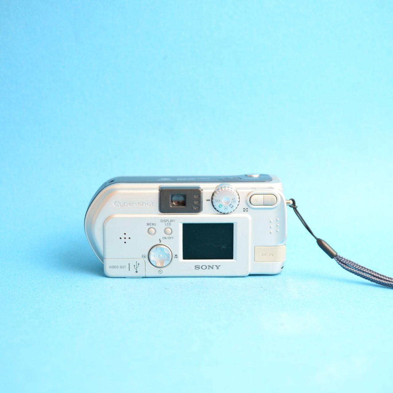 Sony Cyber-shot DSC-P71 Digital Camera | 3.2MP | Tested & Working | Silver