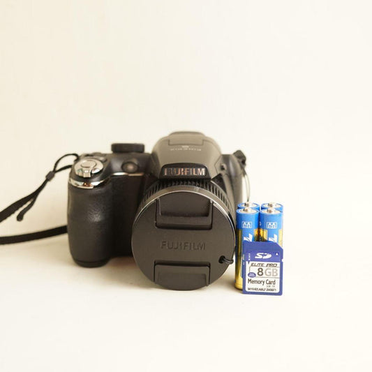 Fujifilm FinePix S4000 Digital Camera | 14MP | Tested & Working | Black