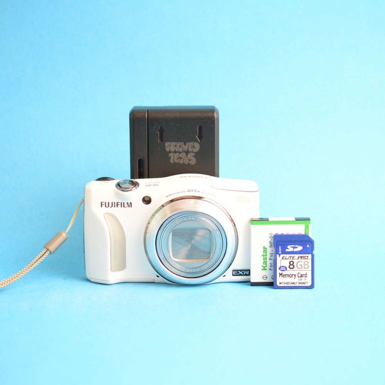 Fujifilm FinePix F850EXR Digital Camera | 16MP | Read Description | White
