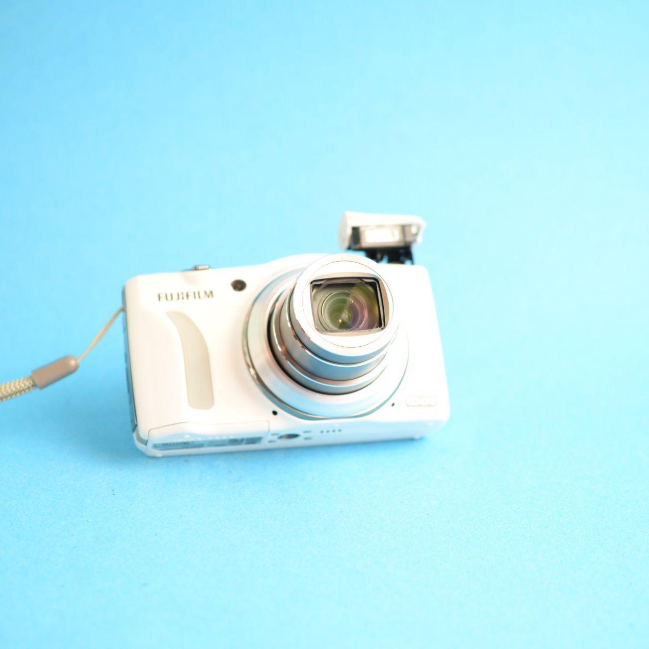 Fujifilm FinePix F850EXR Digital Camera | 16MP | Read Description | White