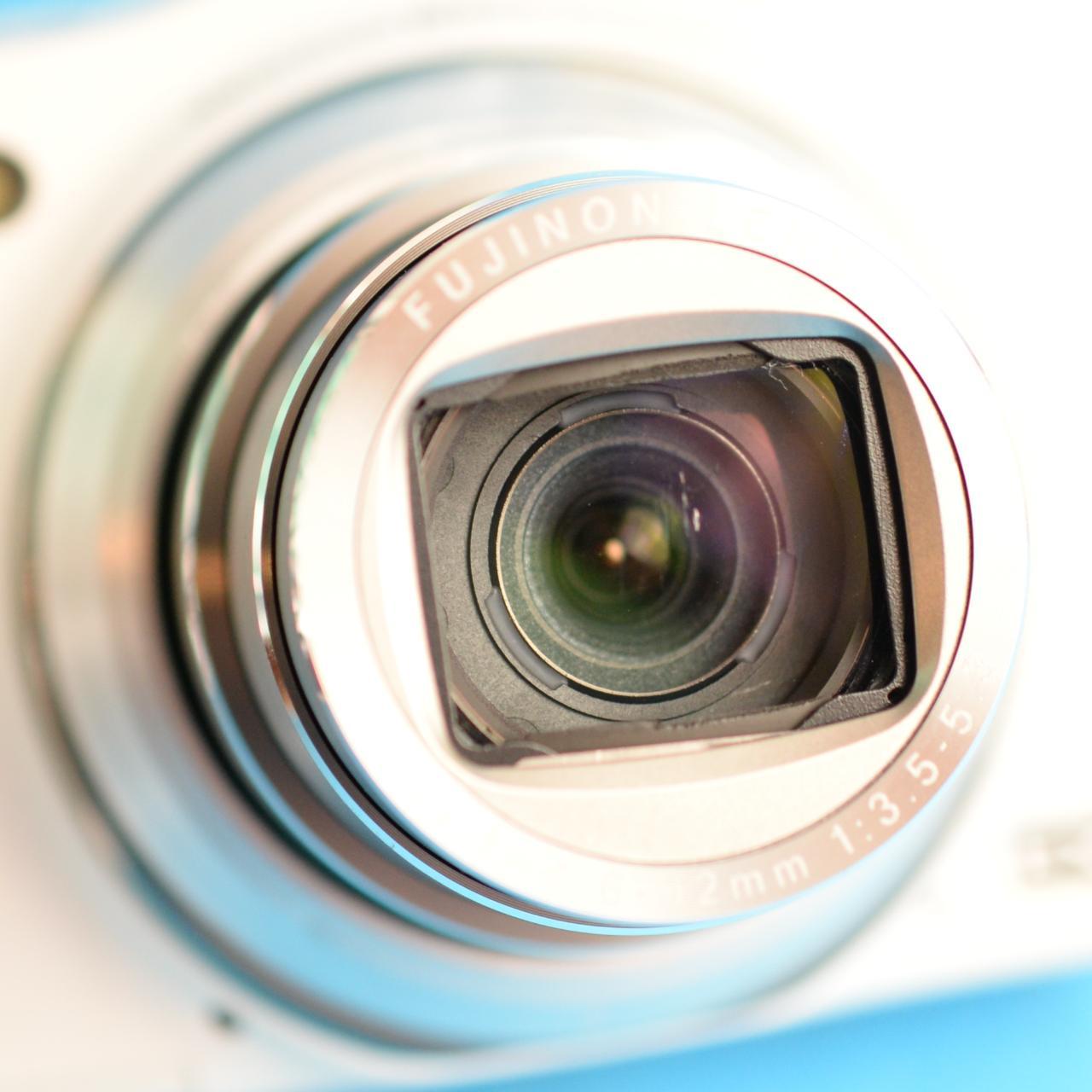 Fujifilm FinePix F850EXR Digital Camera | 16MP | Read Description | White