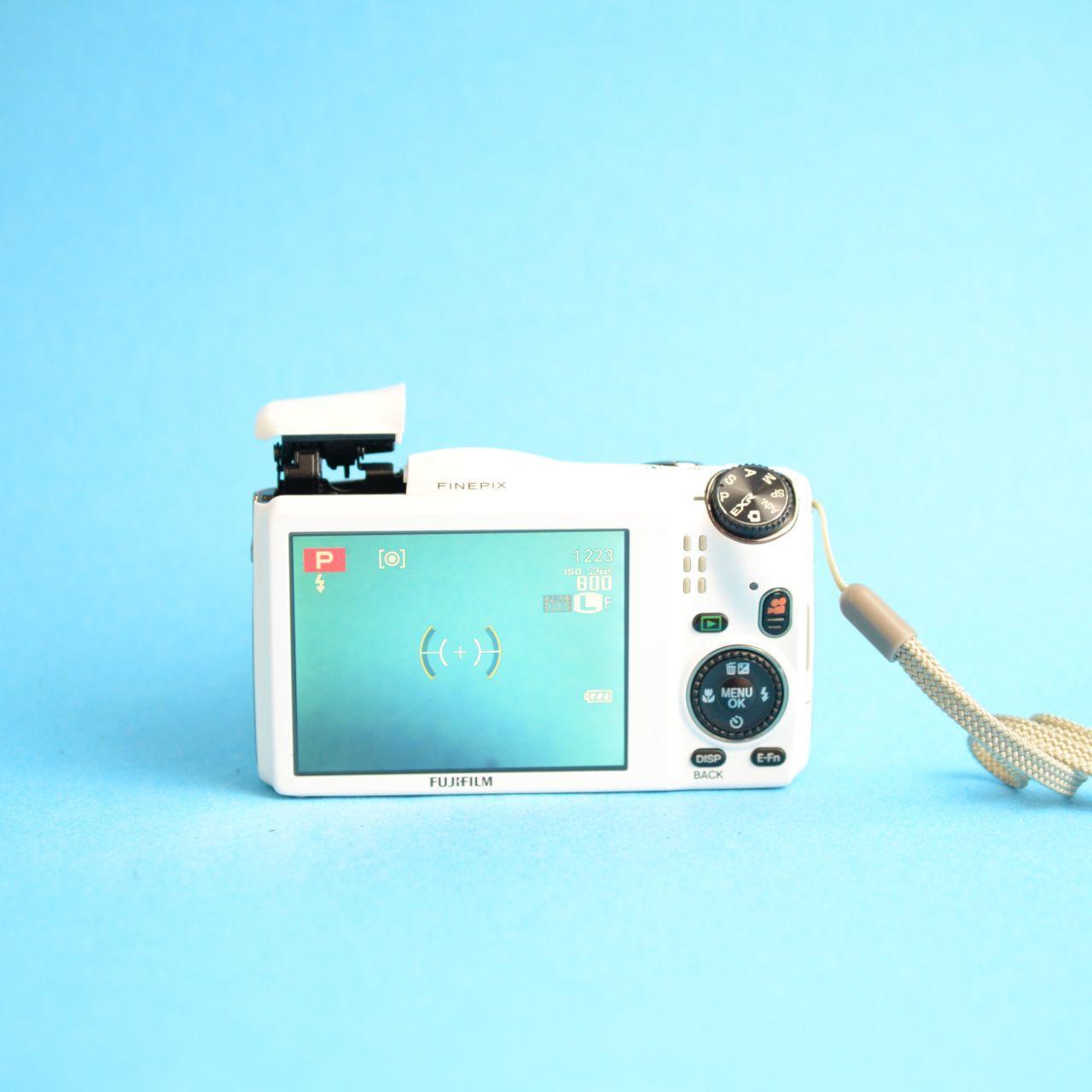 Fujifilm FinePix F850EXR Digital Camera | 16MP | Read Description | White