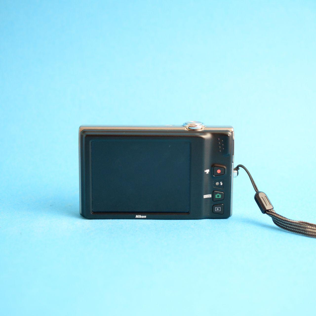 Nikon Coolpix S6100 Digital Camera | 16.0MP | Read Description | Silver